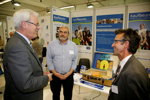 Auf der Projektmesse in Berlin, Alfred Riermeier, Dr. Hermann Kues und Lutz Tokumaru